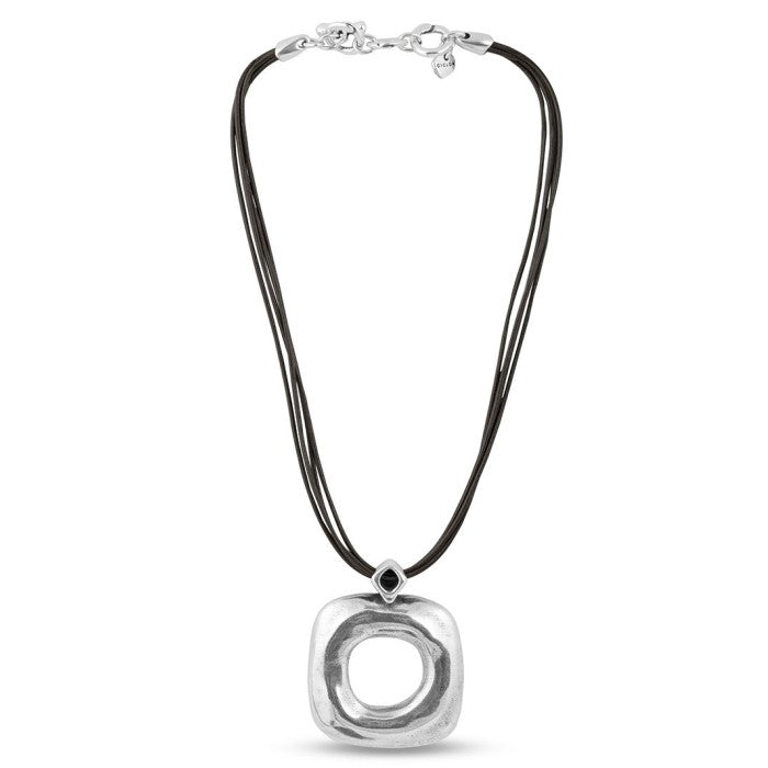 Short double-wrap leather necklace with silver-plated metal pieces and silver-plated metal plate