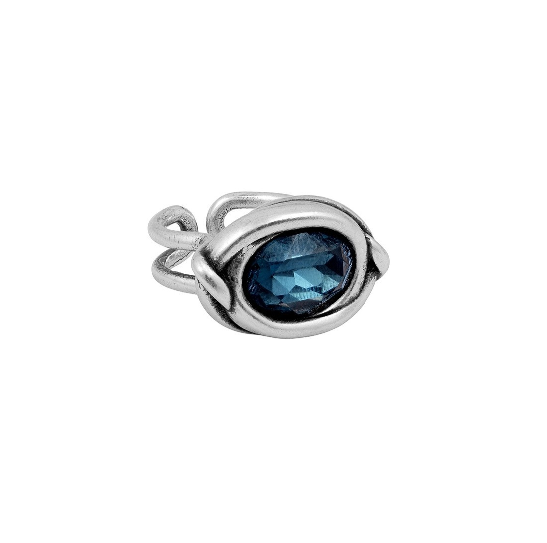 Silver ring with interlaced links and stunning blue Murano glass